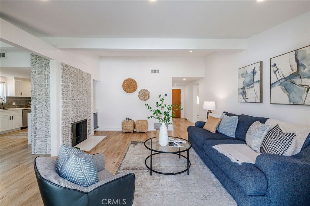 Property Photo:  2321 W 184th  CA 90504 