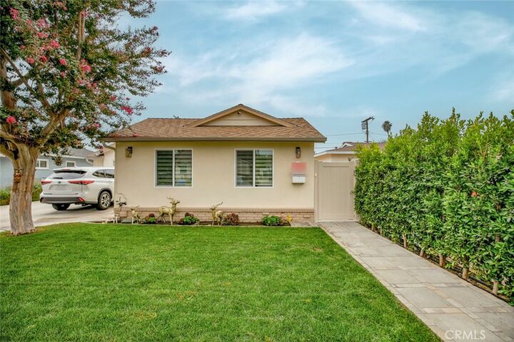 Property Photo: 13932 13930 Wyandotte CA 91405