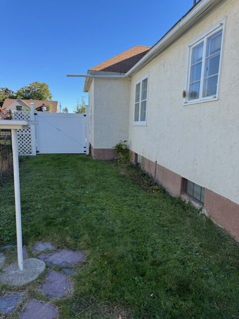 Property Photo:  824 N Rodney Street  MT 59601 