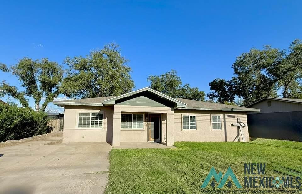 Property Photo:  1012 N Eighth Street  NM 88220