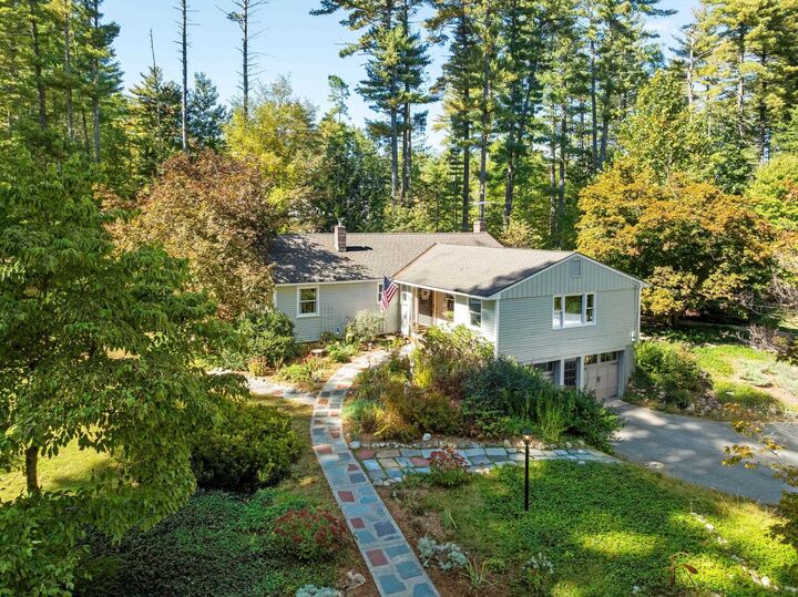 Property Photo: 3 Pinewood Drive NH 03031