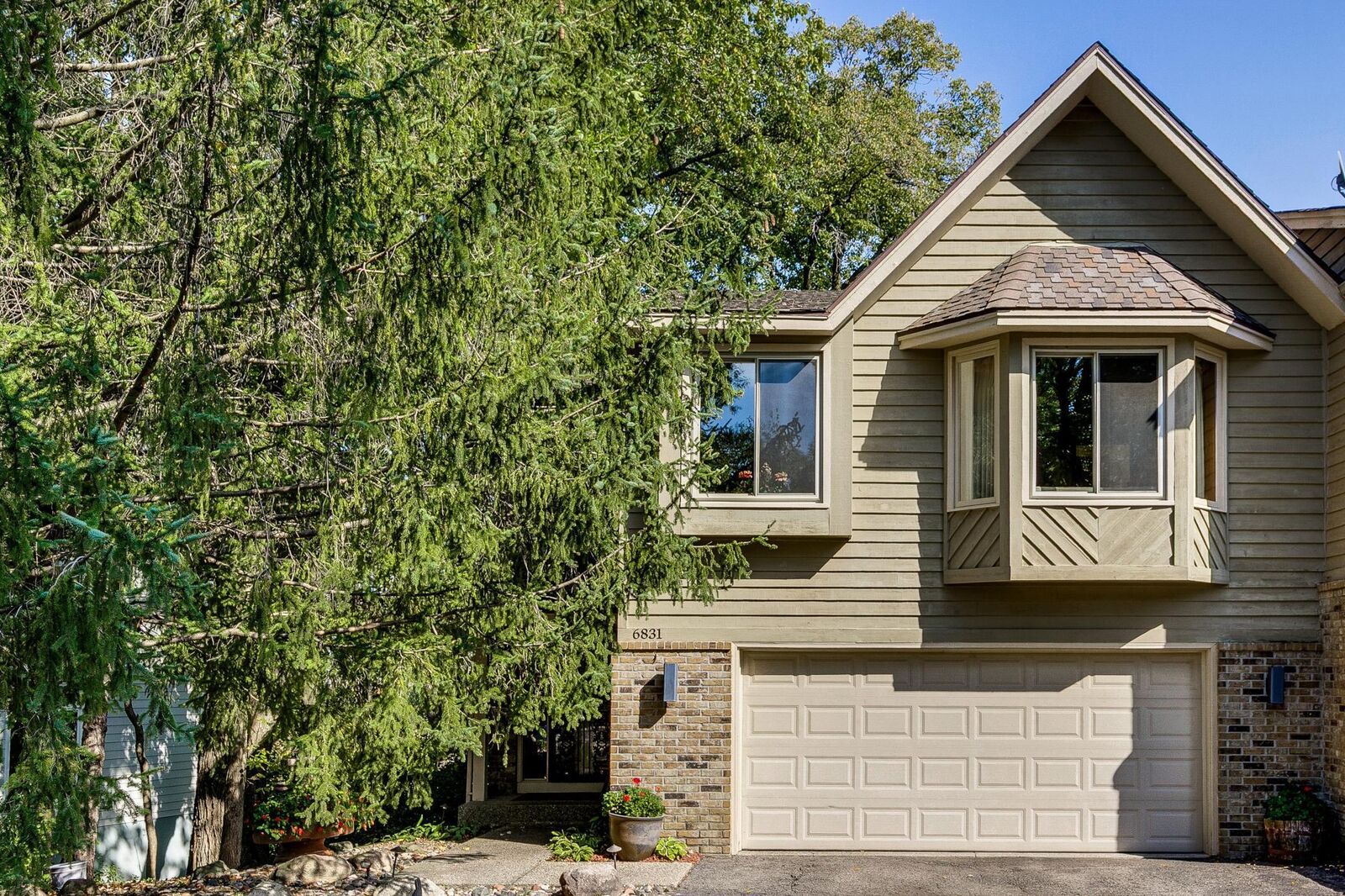 Property Photo: 6831 Stonewood Court MN 55346