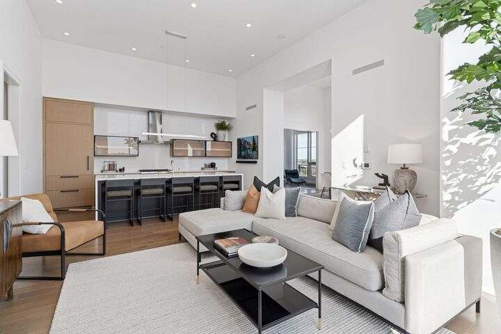 Property Photo:  1111 W River Parkway 8D  MN 55415 