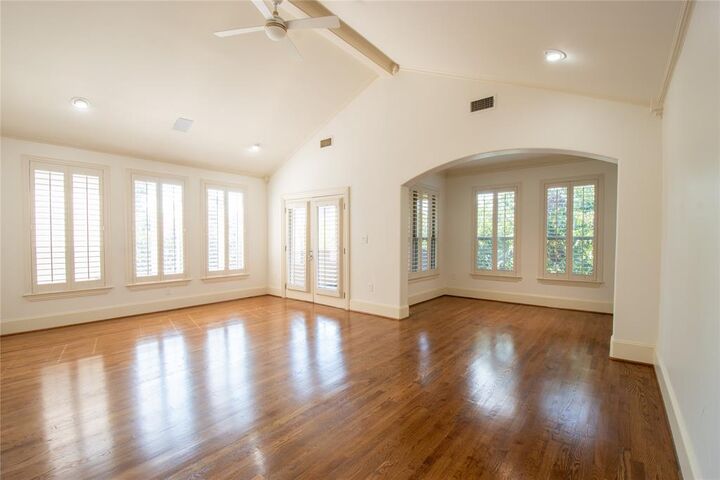 Property Photo: 4115 Buena Vista Street TX 75204