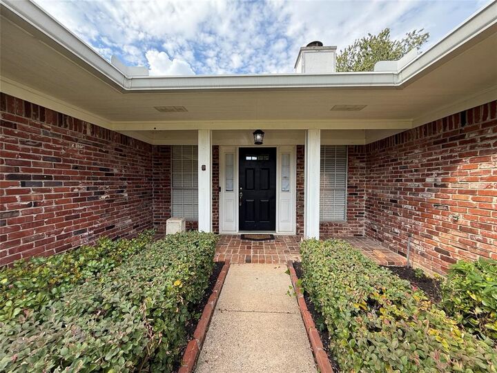 Property Photo: 7801 Millicent Way LA 71105