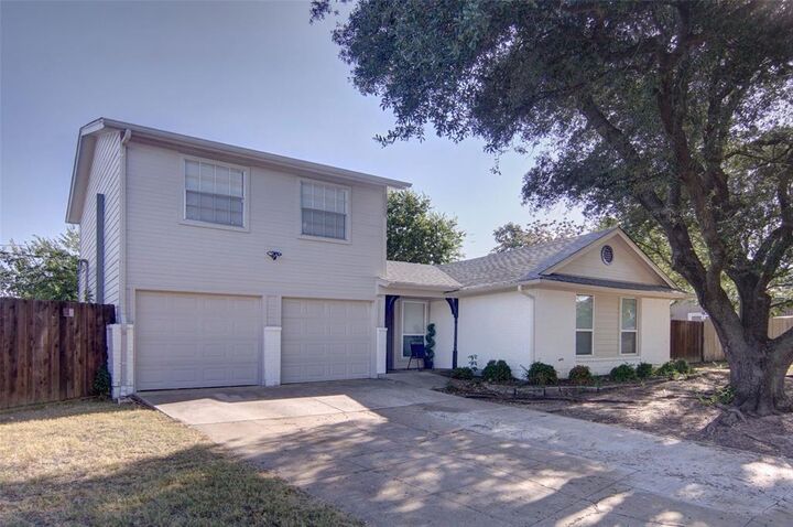 Property Photo: 6004 Old Mill Court TX 76148