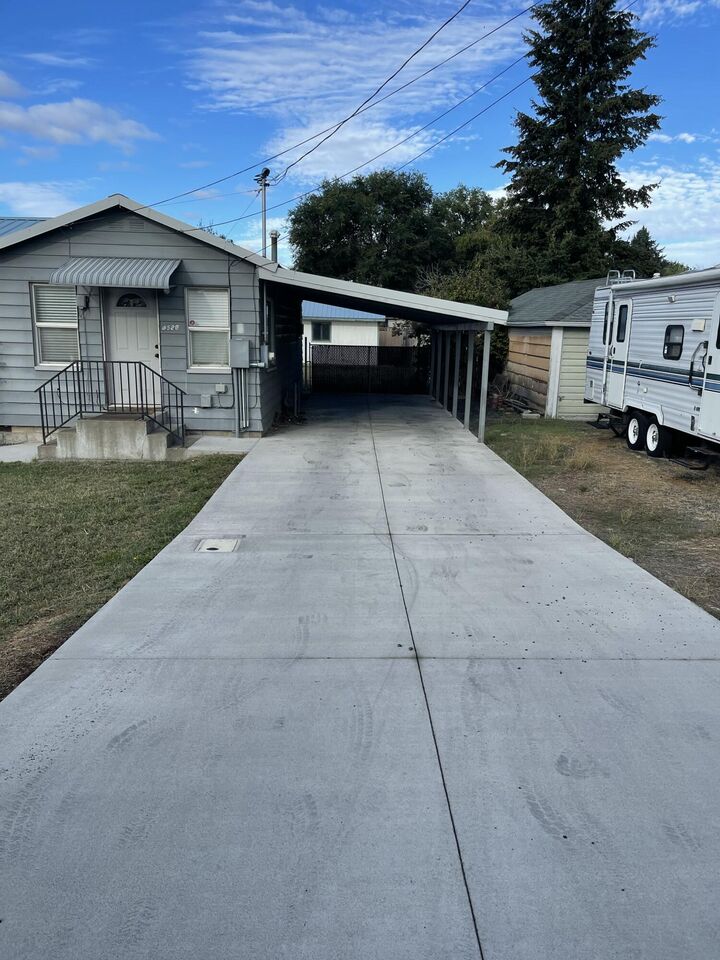 Property Photo: 1520 Derby Street OR 97603