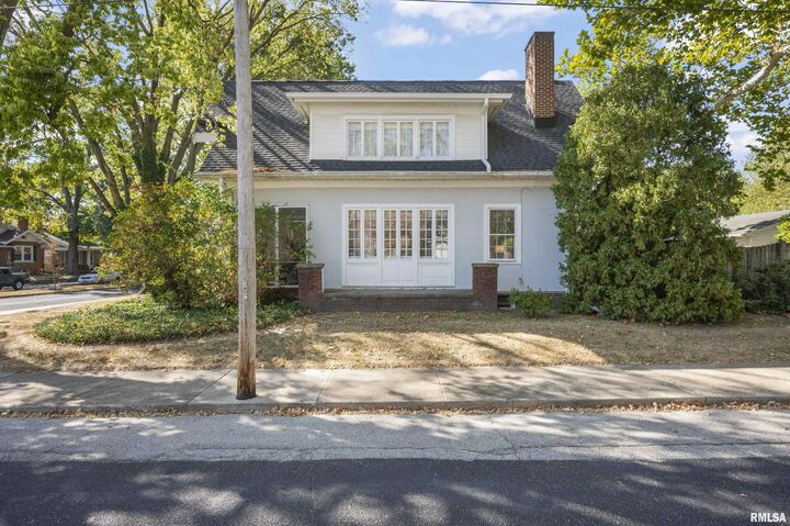 Property Photo:  201 W Hanssler Place  IL 61604 