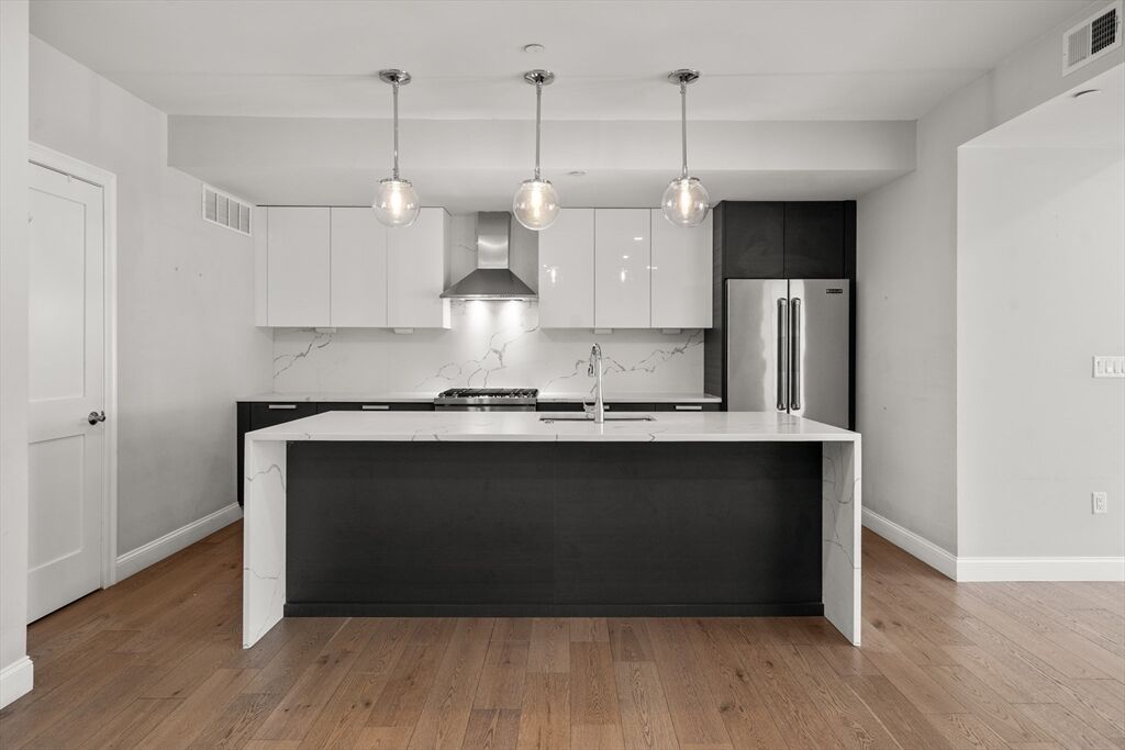 Property Photo:  54 Pleasant Street 04  MA 02125 