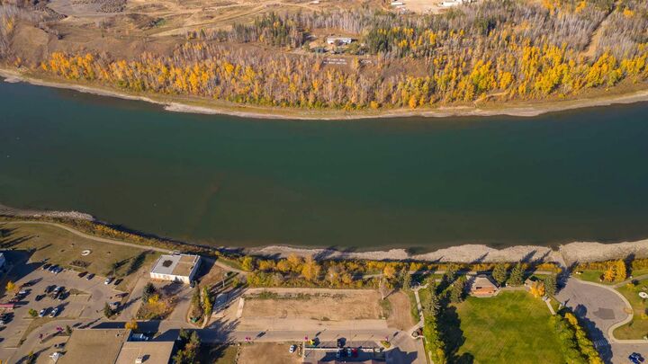 Property Photo: 5001 51 Avenue AB T9S 1E8