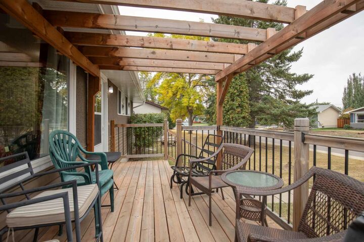 Property Photo:  17 Fern Road  AB T4N 4Z3 