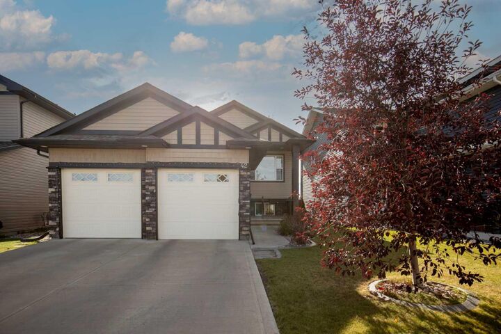 42 Iron Wolf Court  Lacombe AB T4L 0E8 photo