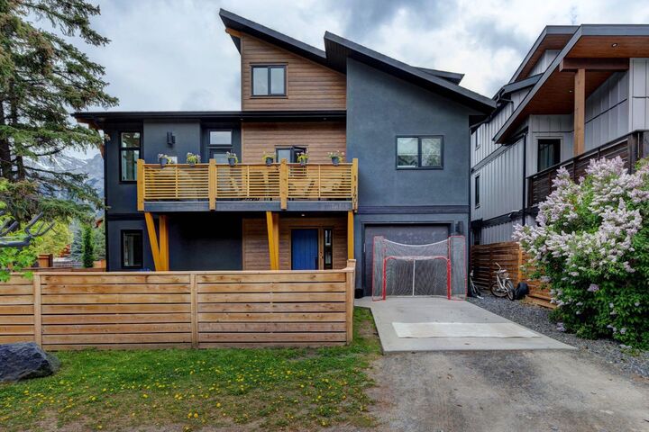 Photo de la propriété: 1401 1st Avenue 1 AB T1W 1M6