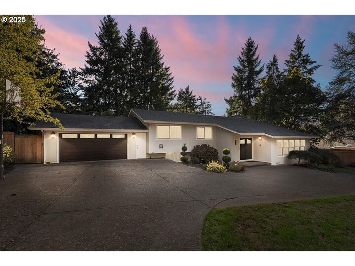 Property Photo: 15930 SW Colony Pl OR 97224