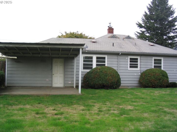 Property Photo: 3636 SE 74th Ave OR 97206