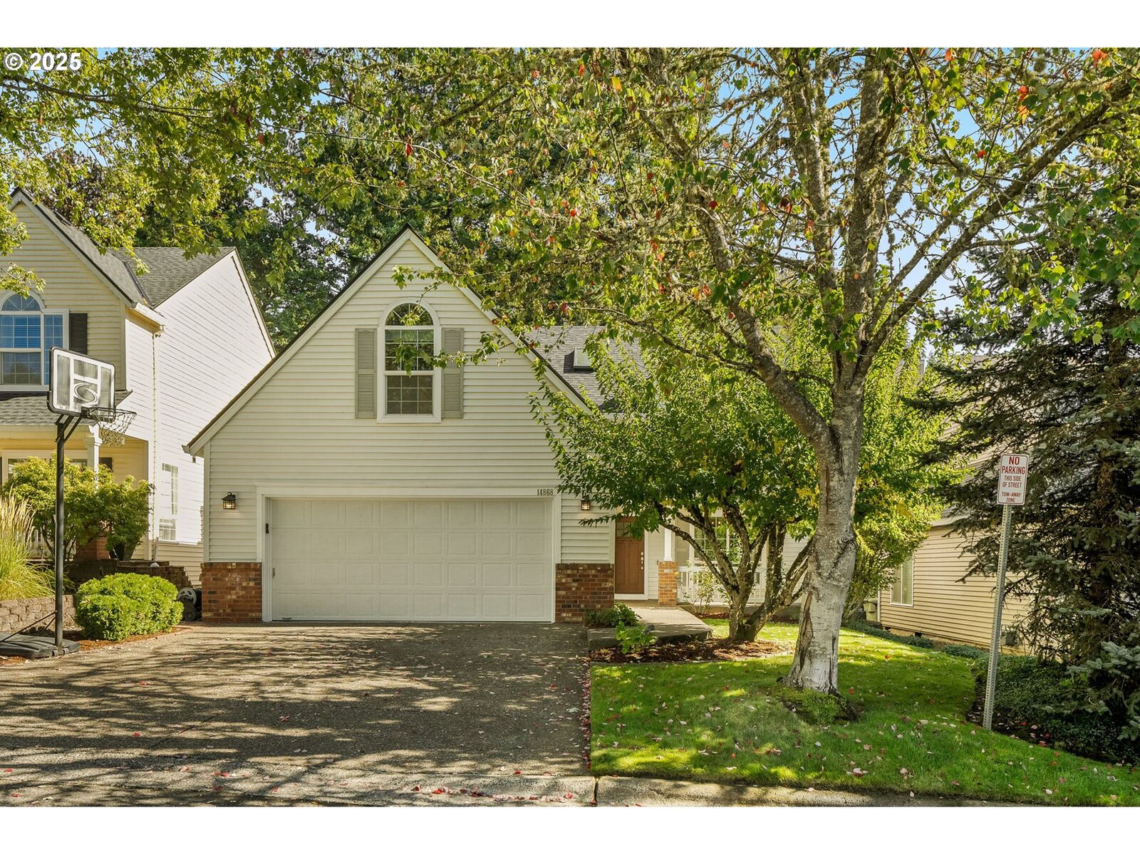 Property Photo: 14868 NW Fawnlily Dr OR 97229