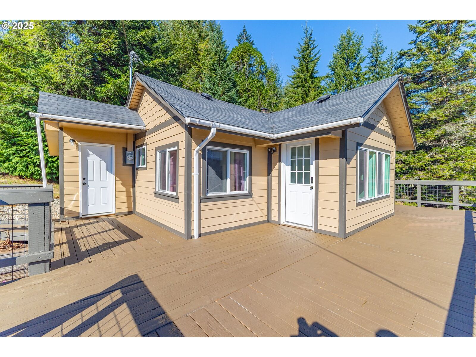 Property Photo:  62780 Flagstaff Rd  OR 97420