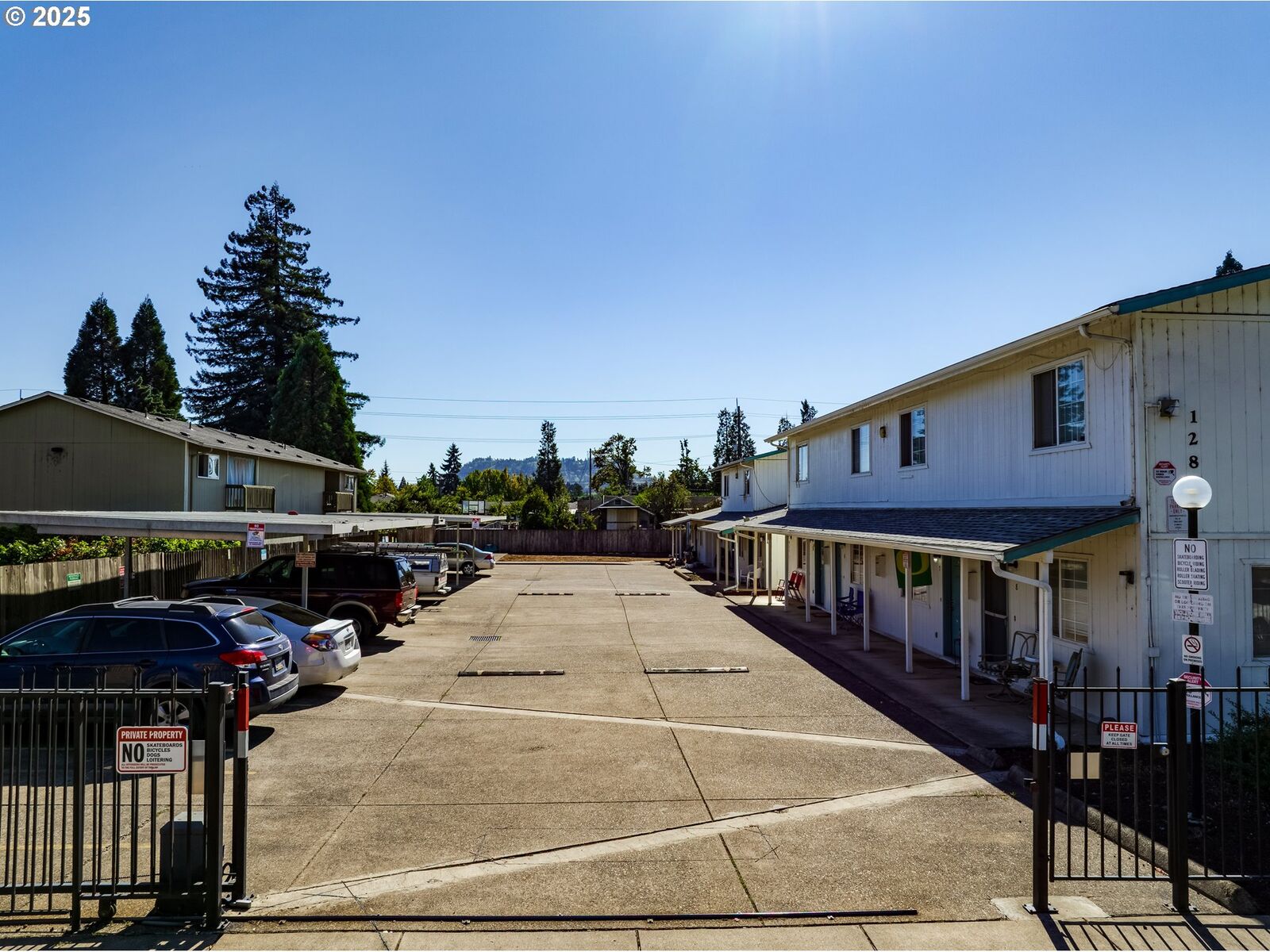 Property Photo:  1287 R St  OR 97477 