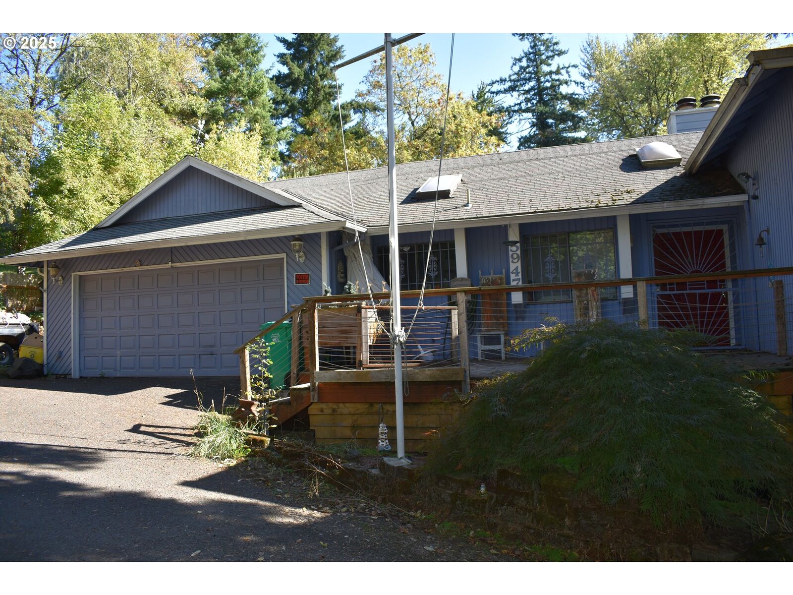 Property Photo:  5947 SW Alfred St  OR 97219 