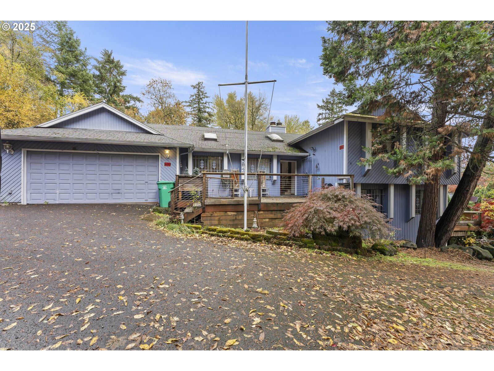 Property Photo:  5947 SW Alfred St  OR 97219 