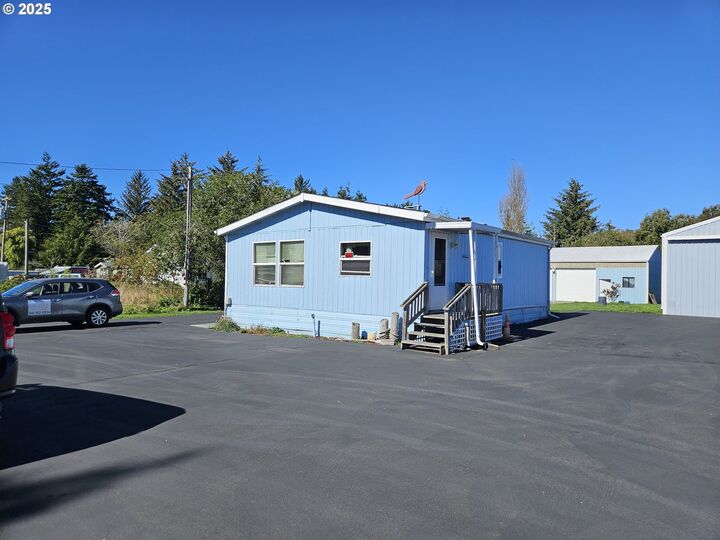 90789 Travis Ln  Coos Bay OR 97420 photo