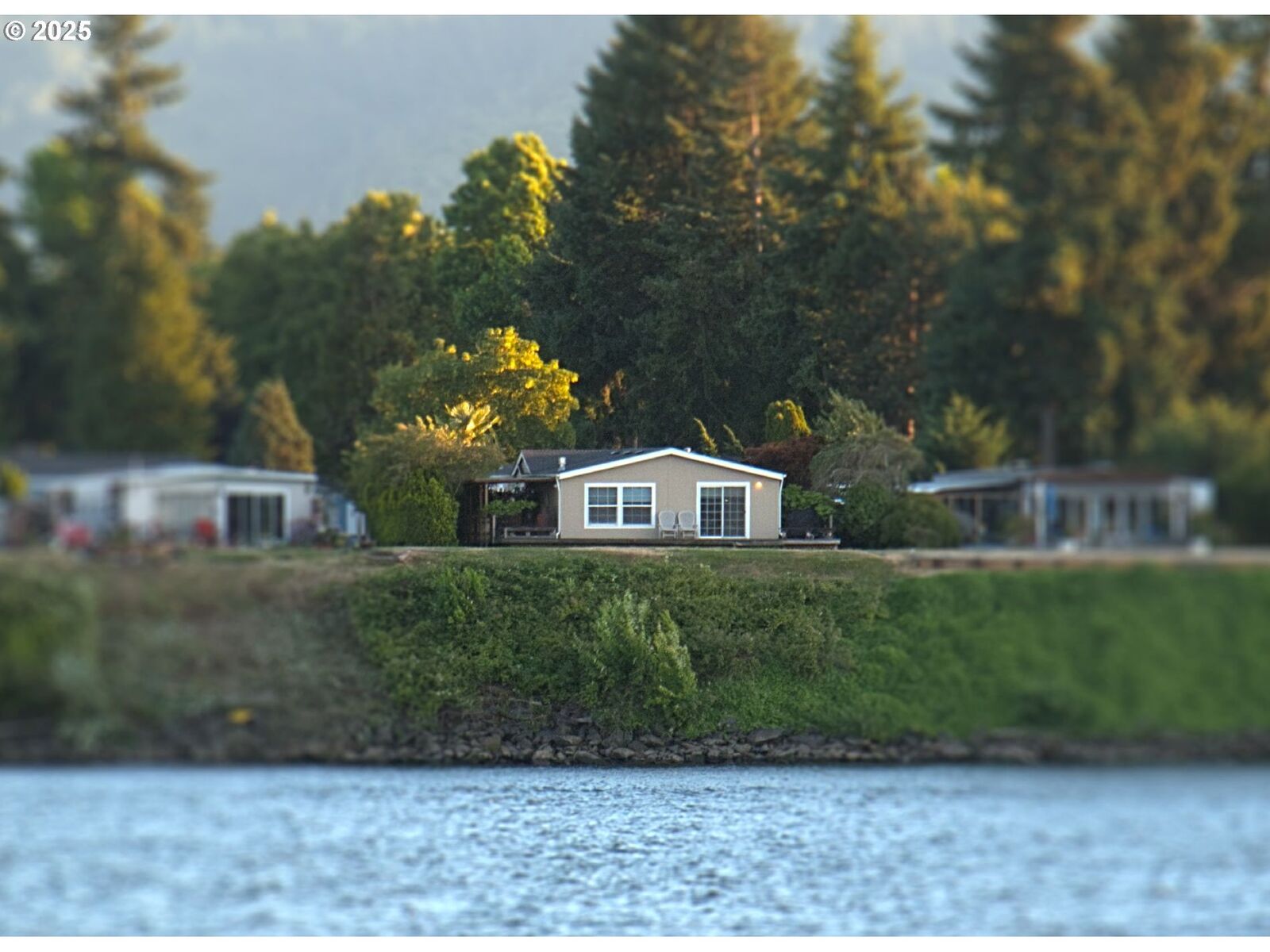Property Photo:  1503 N Hayden Island Dr 129  OR 97217 