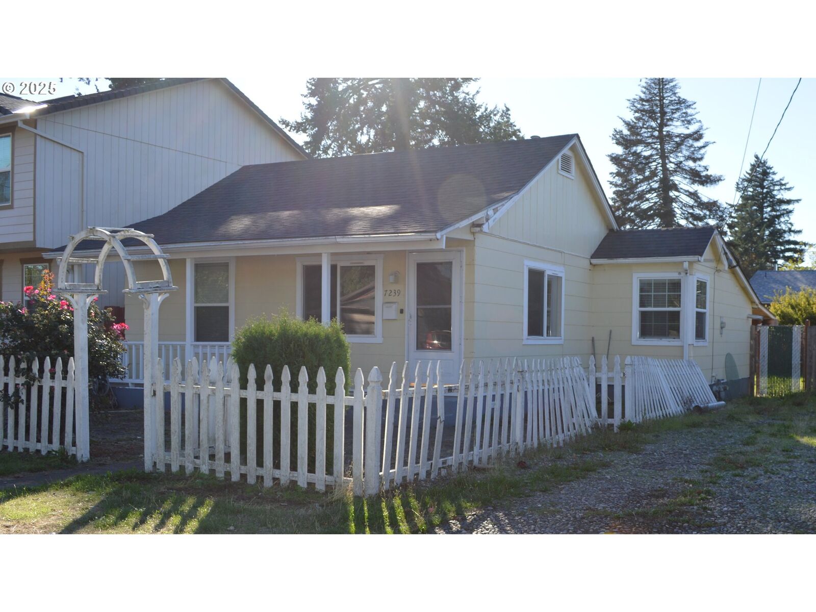 Property Photo:  7239 SE 67th Ave  OR 97206 