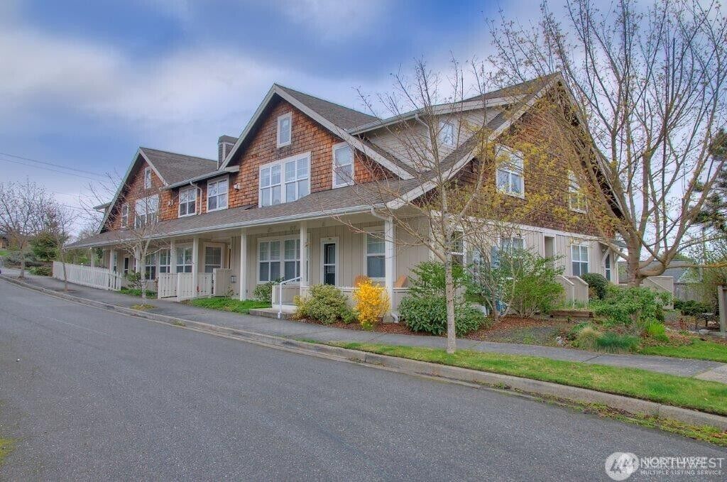 Property Photo: 350 Castellano Way 201 WA 98368