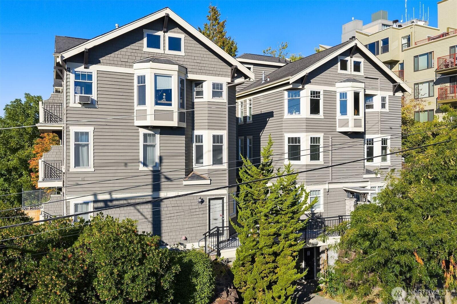 Property Photo: 1206 E Republican Street WA 98102