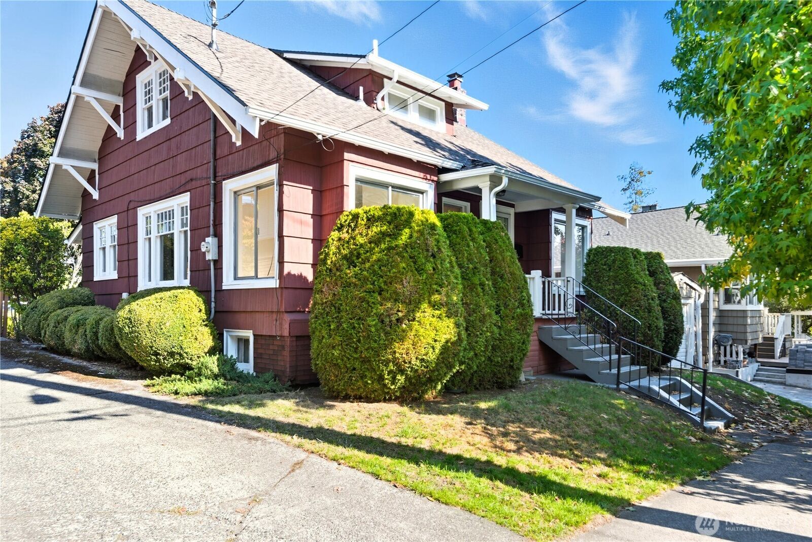 Property Photo: 2614 E Spring Street WA 98122
