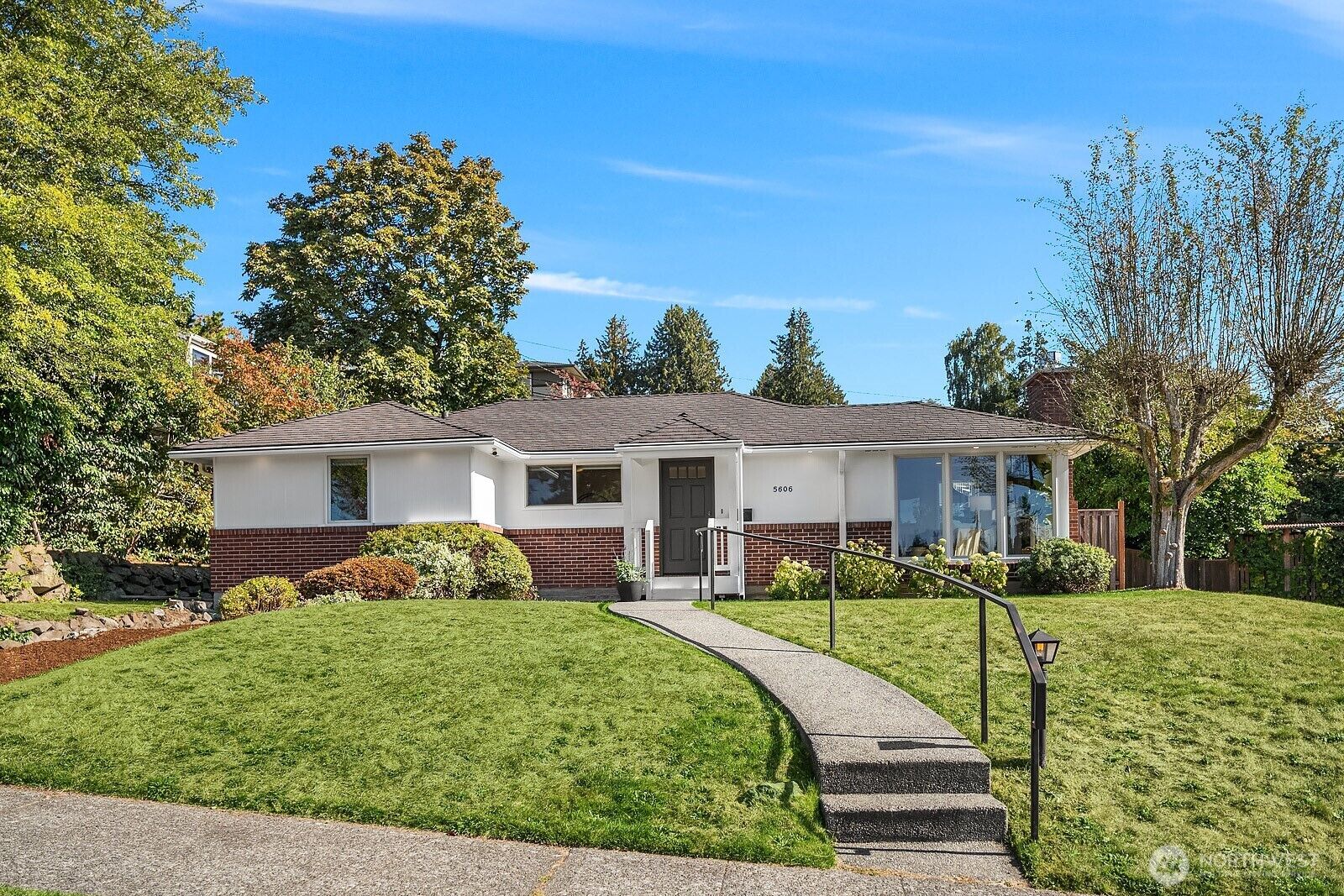 Property Photo: 5606 59th Avenue NE WA 98105