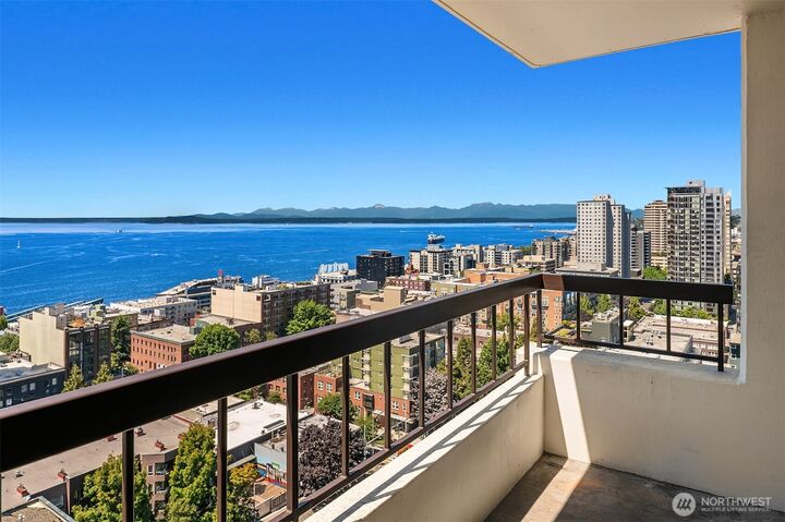 Property Photo:  2201  3rd Avenue 2003  WA 98121 