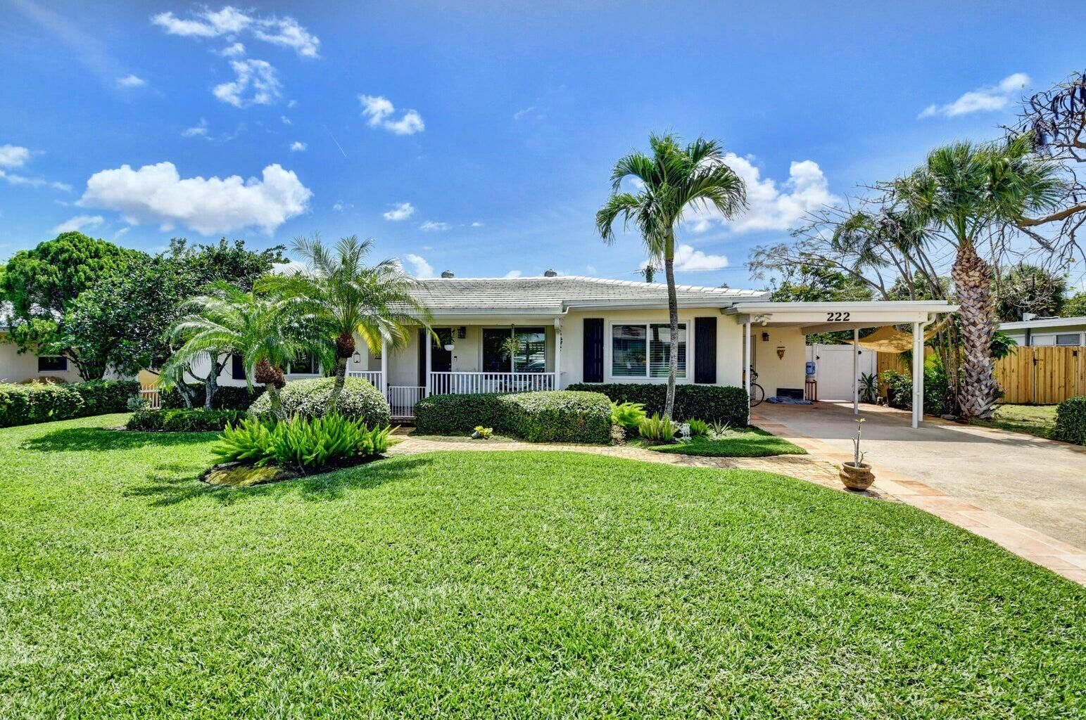 Property Photo:  222 S Seacrest Circle  FL 33444 