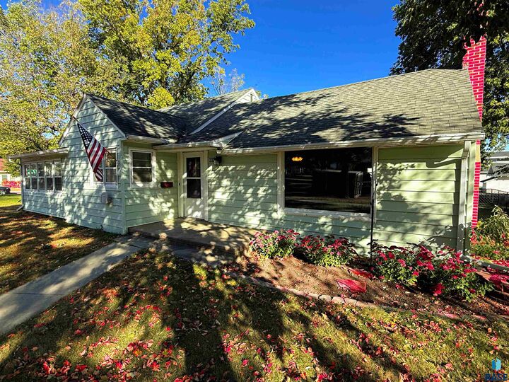 Property Photo: 606 W Pipestone Ave SD 57028