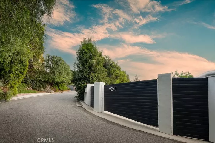 Property Photo:  9275 Flicker Place  CA 90069 