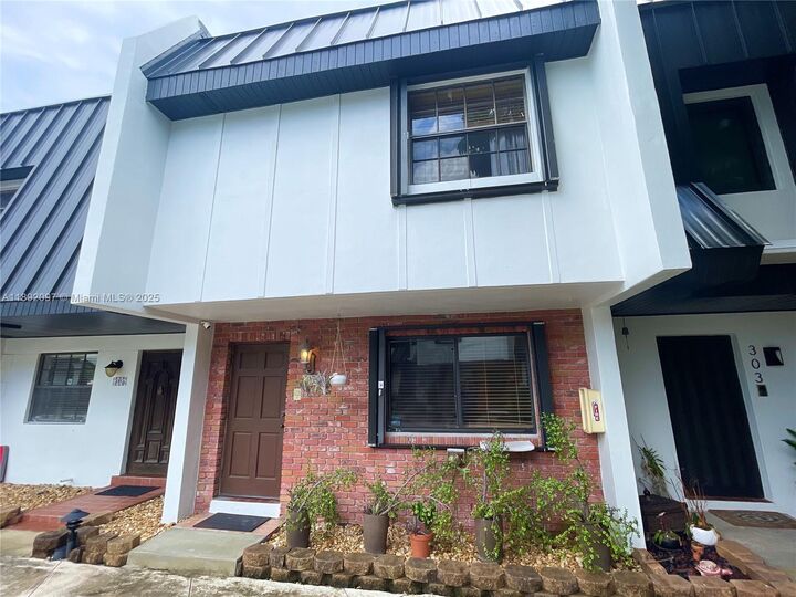 Property Photo:  5555 Ludlam Rd 47  FL 33155 