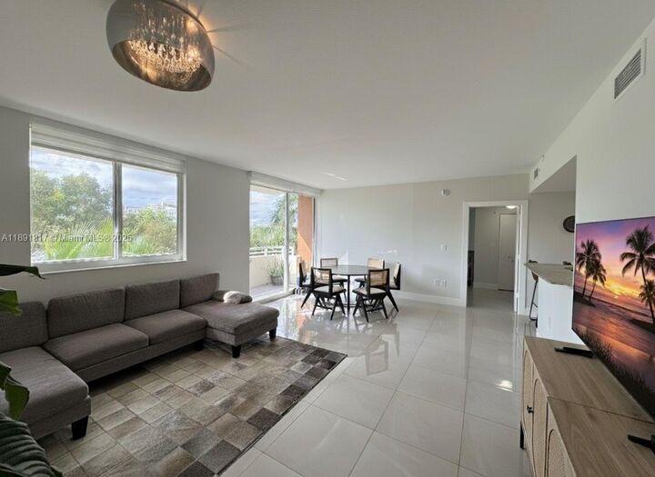 2775 NE 187th St 318  Aventura FL 33180 photo