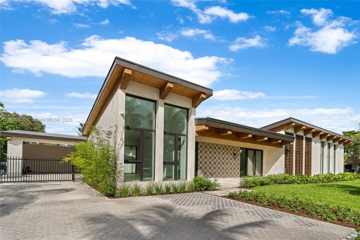 Property Photo: 6716 San Vicente St FL 33146