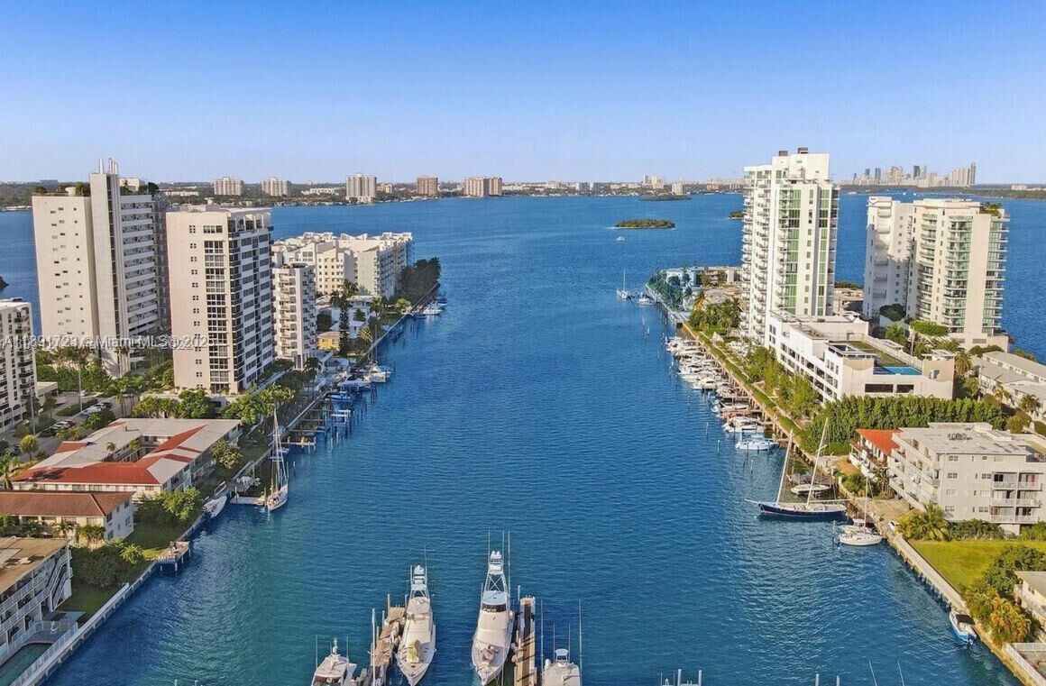 Property Photo: 7900 Harbor Island Dr 802 FL 33141