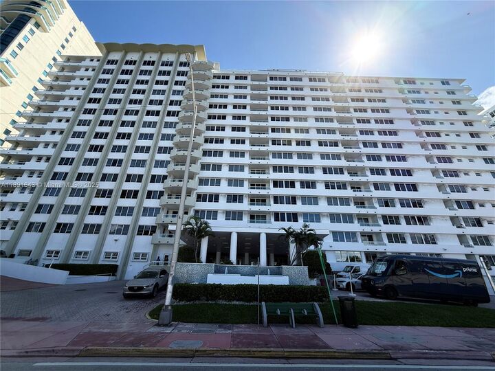Property Photo:  5005 Collins Ave 823  FL 33140 