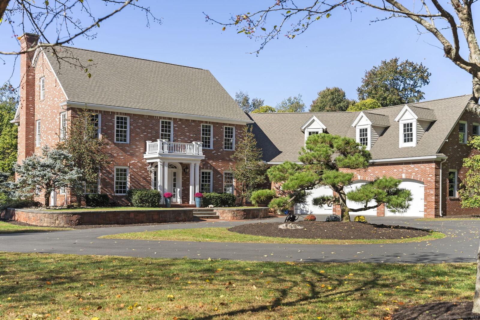 Property Photo:  1067 Main Street  CT 06074