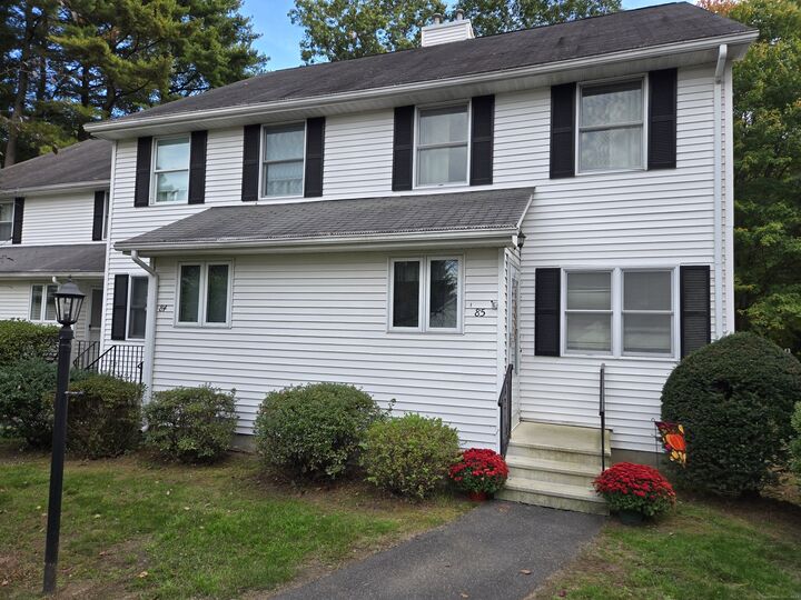 Property Photo:  85 Oldefield Farms 85  CT 06082 