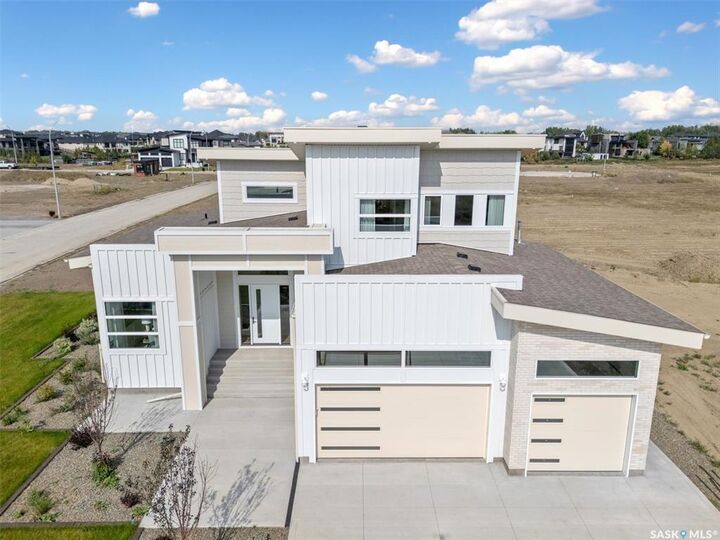 Property Photo: 641 Greenbryre Cove SK S7V 0J4