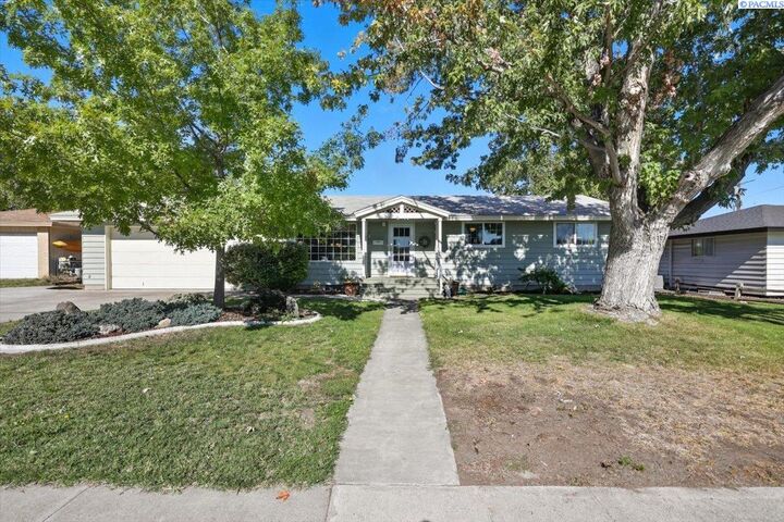 Property Photo: 1416 Agnes St WA 99352