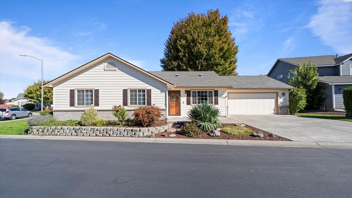 Property Photo: 2451 S Arthur Ct WA 99338