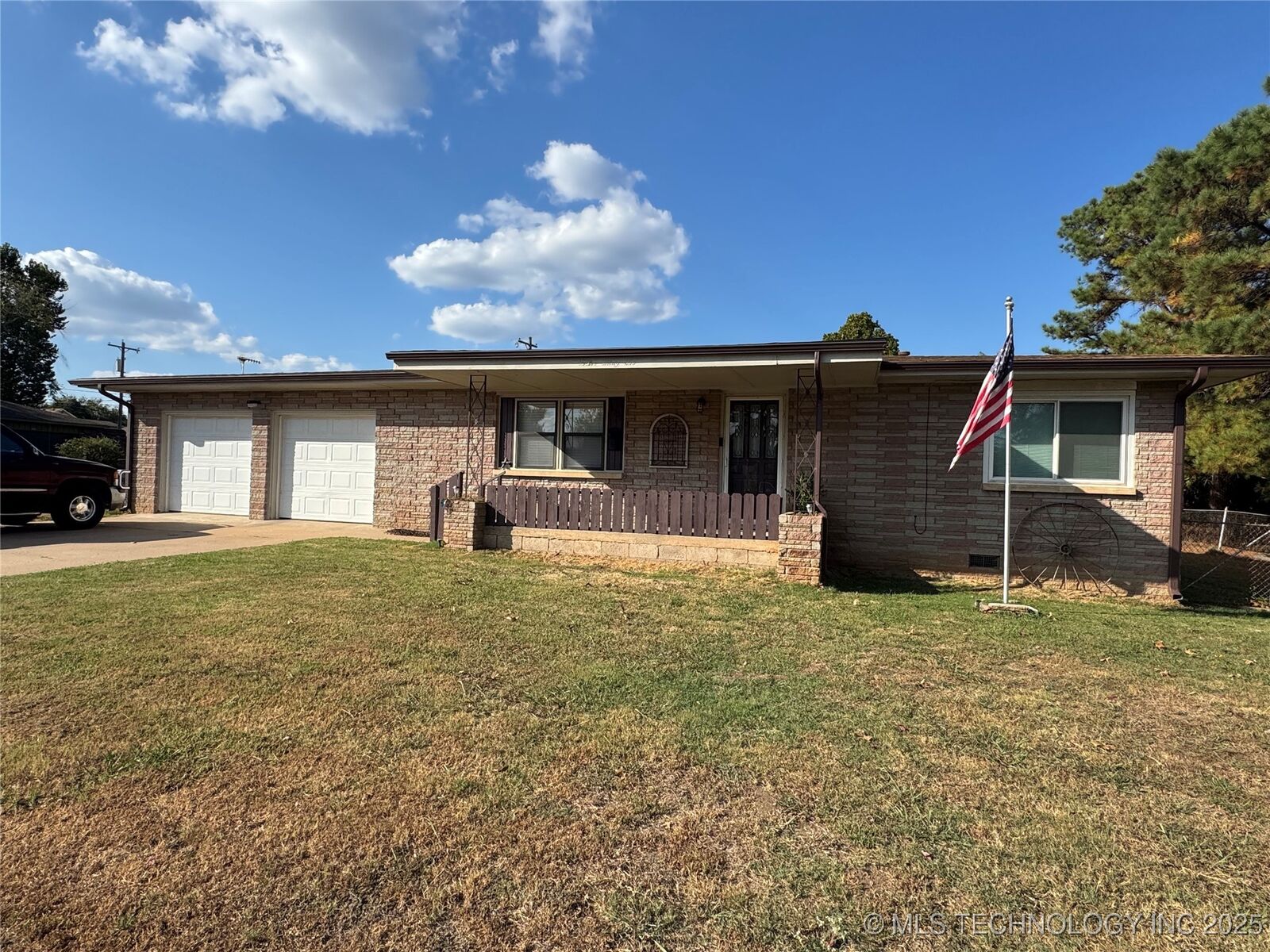 Property Photo: 1232 E 3rd Street OK 74023