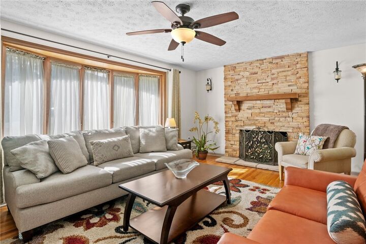 Property Photo:  4859 Emblem Dr S  PA 15236 