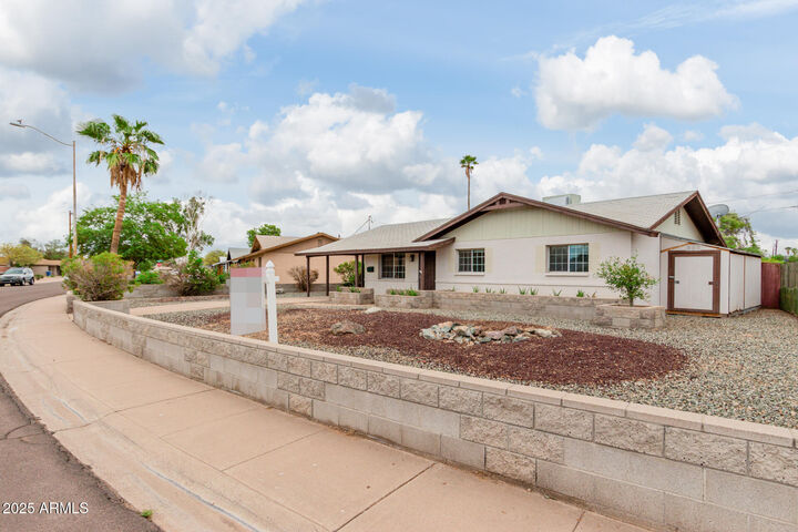Property Photo: 919 W Parkway Boulevard AZ 85281