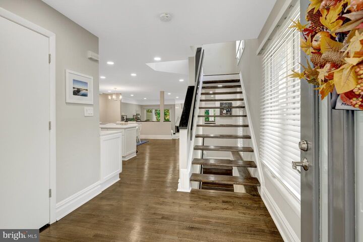 Property Photo: 11110 Lakespray Way VA 20191