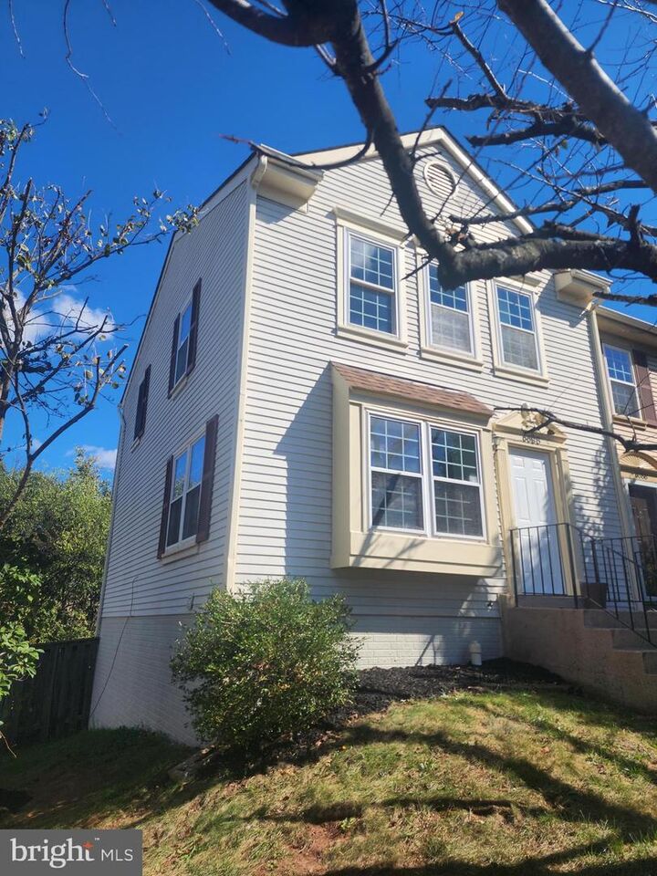 Property Photo: 6688 Comanche Court VA 20169